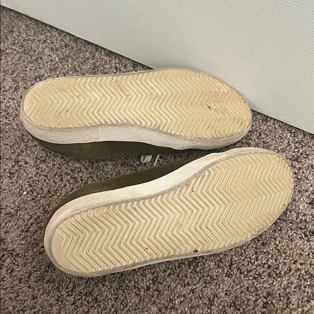 Women’s Golden Goose Sneakers - Picture 5 of 6